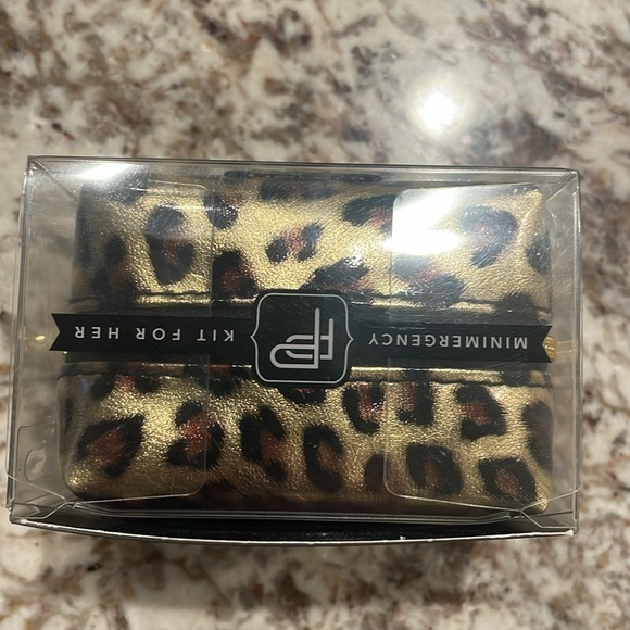 Emergency kit for her - Picture 3 of 4